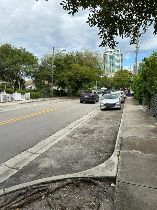 Quiet & Centrally Located House - Private Parking, Laundry And Storage For Luggage Miami Eksteriør bilde