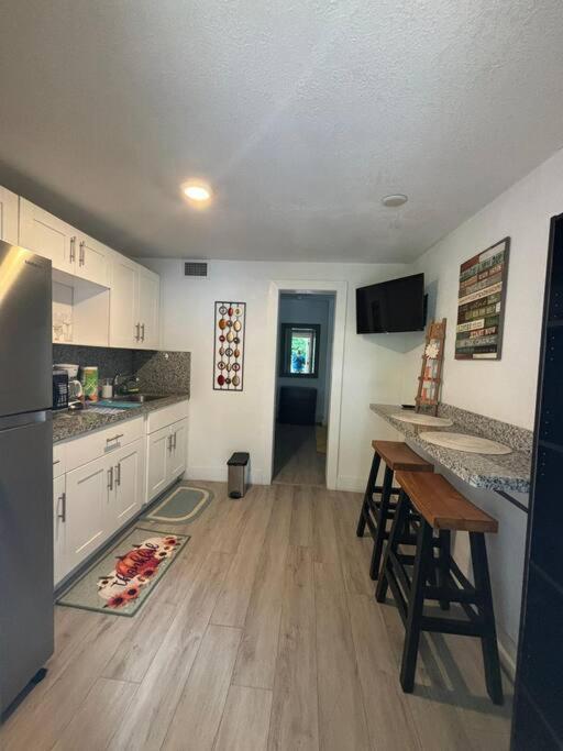 Quiet & Centrally Located House - Private Parking, Laundry And Storage For Luggage Miami Eksteriør bilde