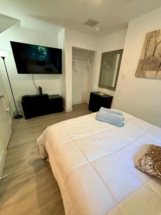 Quiet & Centrally Located House - Private Parking, Laundry And Storage For Luggage Miami Eksteriør bilde