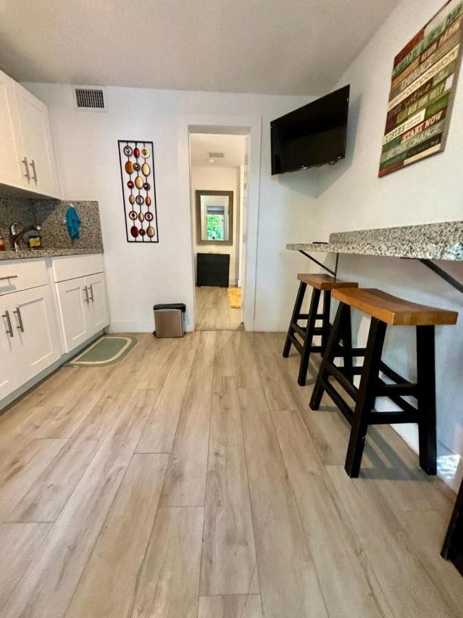Quiet & Centrally Located House - Private Parking, Laundry And Storage For Luggage Miami Eksteriør bilde