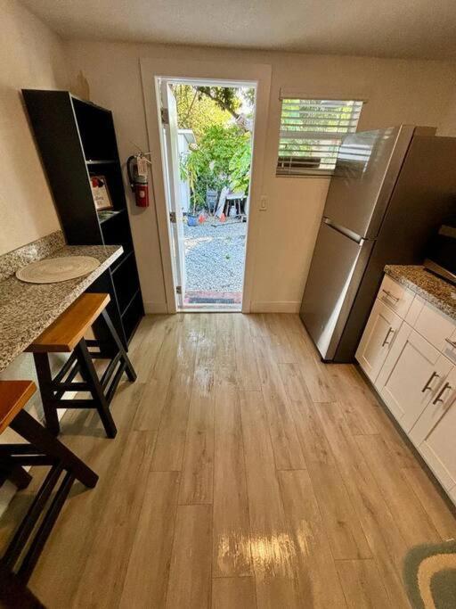 Quiet & Centrally Located House - Private Parking, Laundry And Storage For Luggage Miami Eksteriør bilde