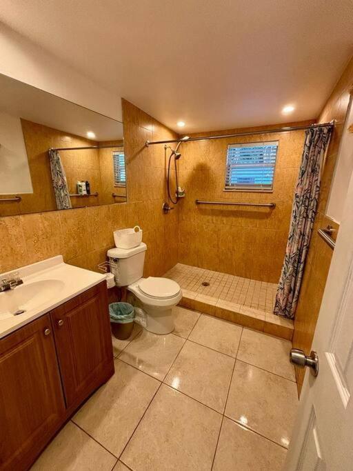 Quiet & Centrally Located House - Private Parking, Laundry And Storage For Luggage Miami Eksteriør bilde