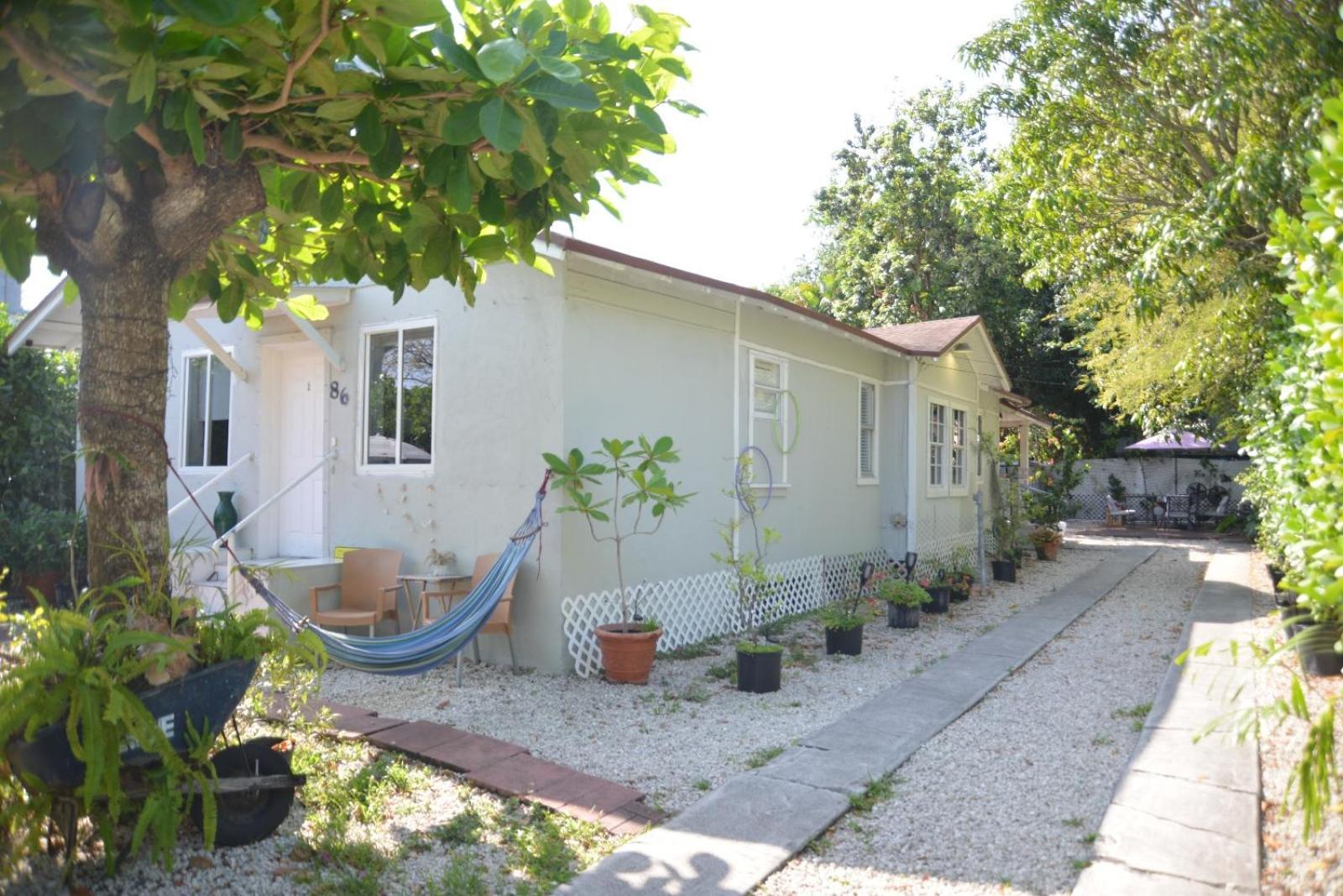 Quiet & Centrally Located House - Private Parking, Laundry And Storage For Luggage Miami Eksteriør bilde